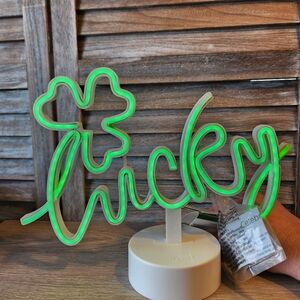 Neon Look Led Sign Light Green LUCKY Night Light Battery NEW